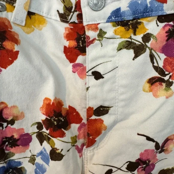 Gloria Vanderbilt White Floral High Waist Shorts - Picture 4 of 5